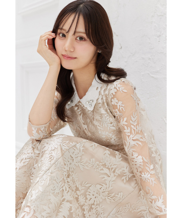 取り外し可能な立体フラワー襟付きレースワンピース