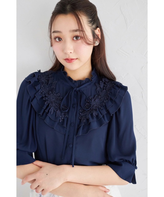 リボン付きフラワーモチーフレース×フリルブラウス