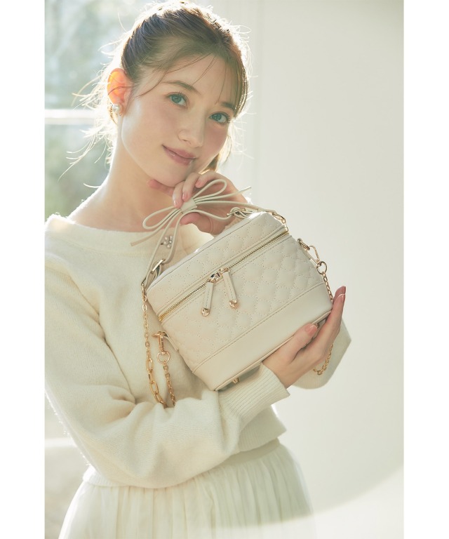 リボンショルダー付きクローバーキルティング×裏地チェリー柄バニティ