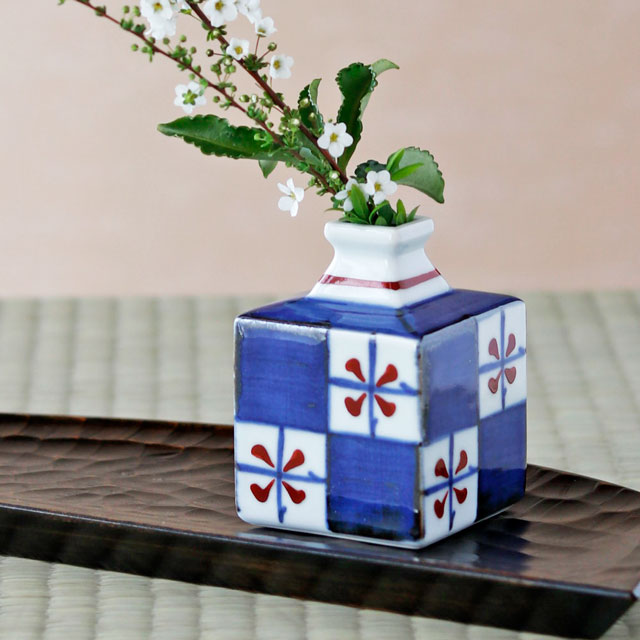 砥部焼の和食器 梅山窯の花器 【砥部工房 からくさ】