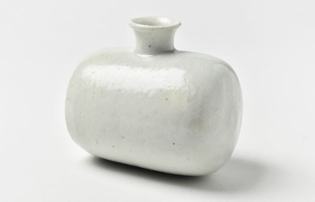 日高伸治 32 白磁俵形花入 小 ｜ 暮らしのうつわ花田 和食器 通販