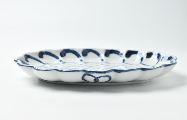 正木春蔵 染付 網代波文輪花楕円皿V ｜ 暮らしのうつわ花田 和食器 通販