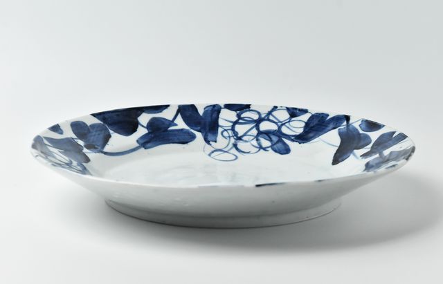 中尾万作 101 染付ぶどう文大皿 ｜ 暮らしのうつわ花田 和食器 通販