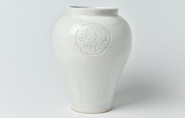 阿部春弥・みか 2 白磁窓花鳥文壺 ｜ 暮らしのうつわ花田 和食器 通販