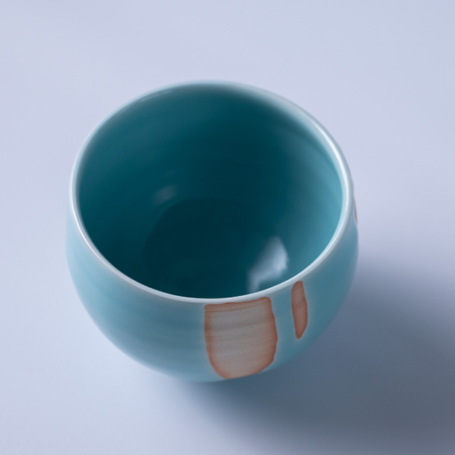 青白磁抹茶茶碗（IH-052） 作家「市川博一」