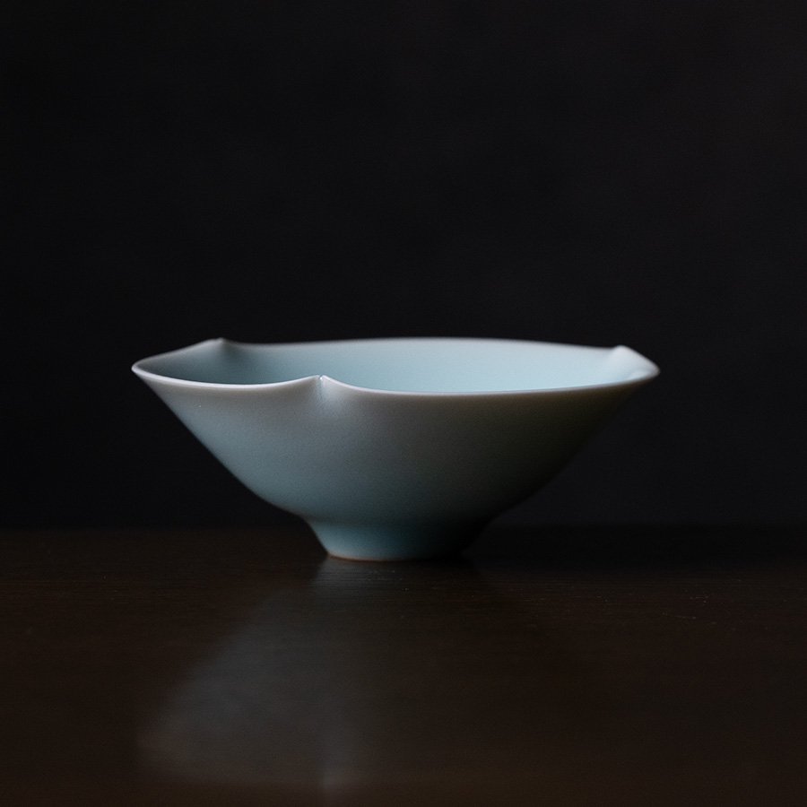 青白磁花器 （木箱付） 作家「市川博一」