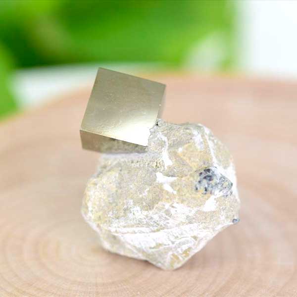 クラスター 原石 水晶 アメジスト パイライトなど｜株式会社オンビル