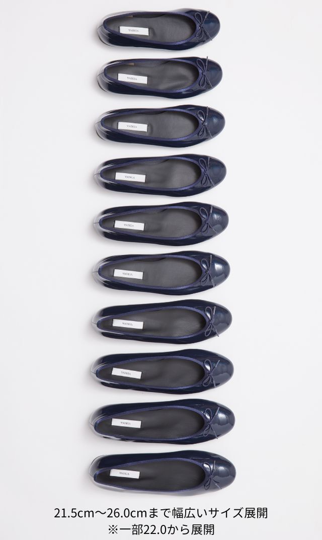 シーンレスで使える、ミニマルさが魅力的な”晴雨兼用スクエアプレーン