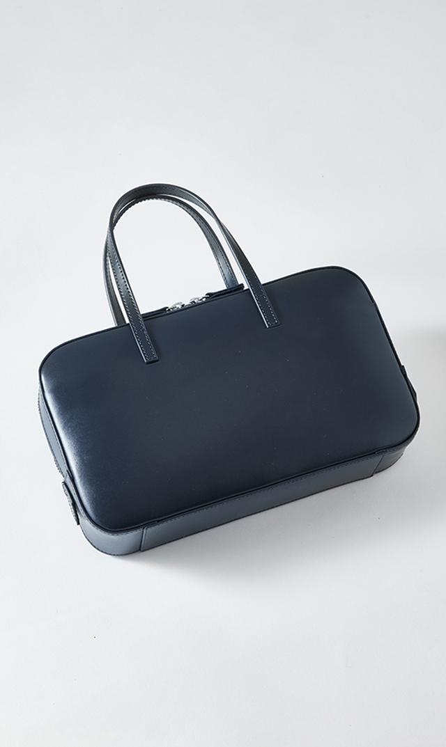 ヤーキ(YAHKI)】VIRINA別注カラー スクエアハンドバッグ（ネイビー）