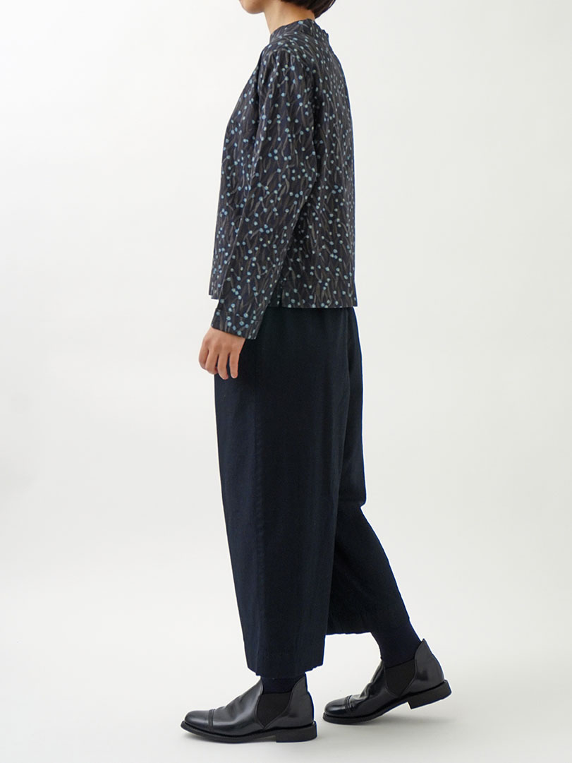 16／-インディゴ平織タックパンツ