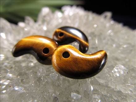 ☆タイガーアイ勾玉(まがたま)天然石☆