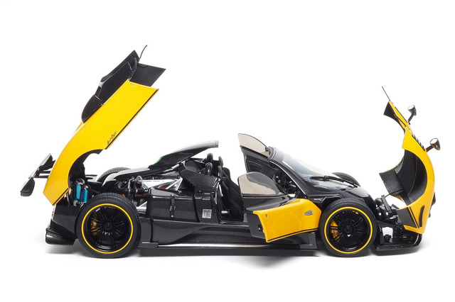 BBR - Almost Real 1/18 Pagani Zonda Cinque Roadster (Diecast full