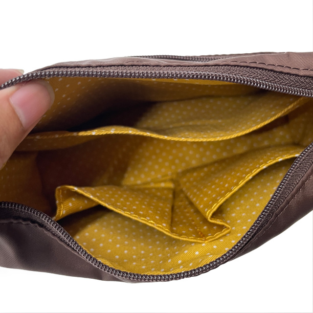 お出かけに最適】トリプルジップポーチ