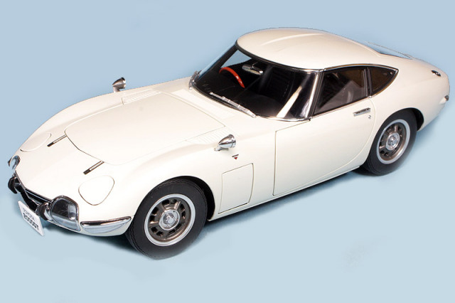 再生産] オートアート 1/18 トヨタ 2000GT ホワイト 78753 ミニカー