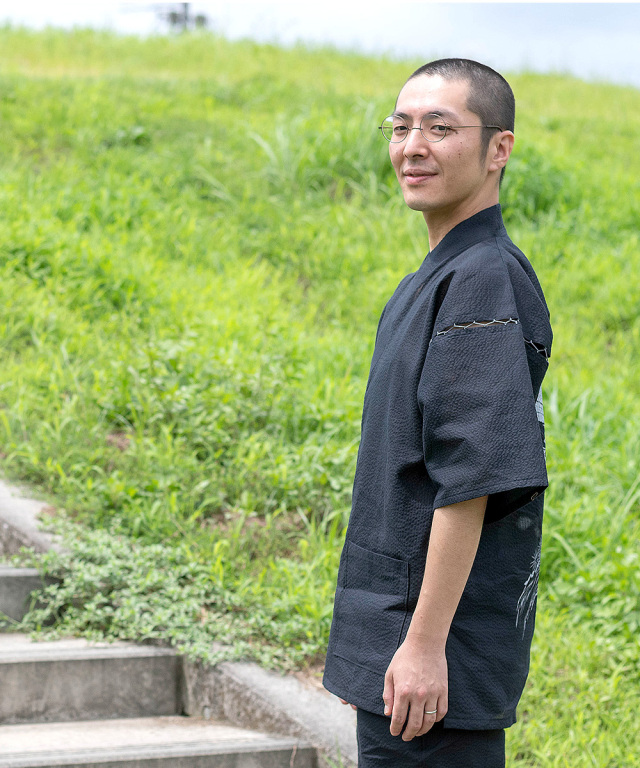 水墨画甚平 （すいぼくがじんべい） No.4 黒/鷹 | 作務衣・甚平通販 和粋庵