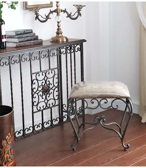 アンティーク調 おしゃれなアイアンコンパクトスツール 猫脚