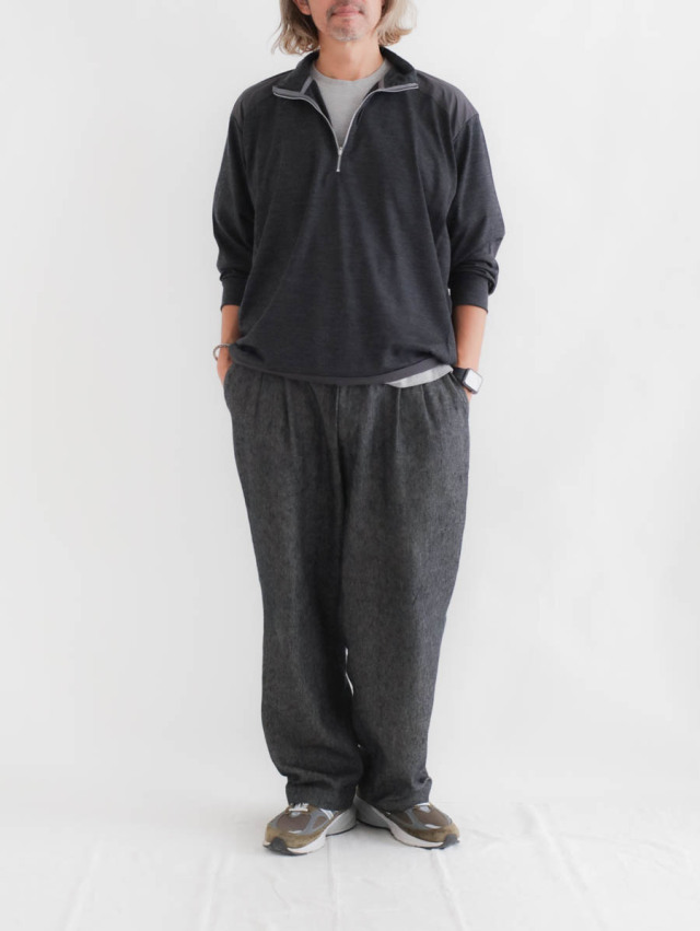 Caledoor カレドアー｜メリノウールハーフジップセーター（チャコール）