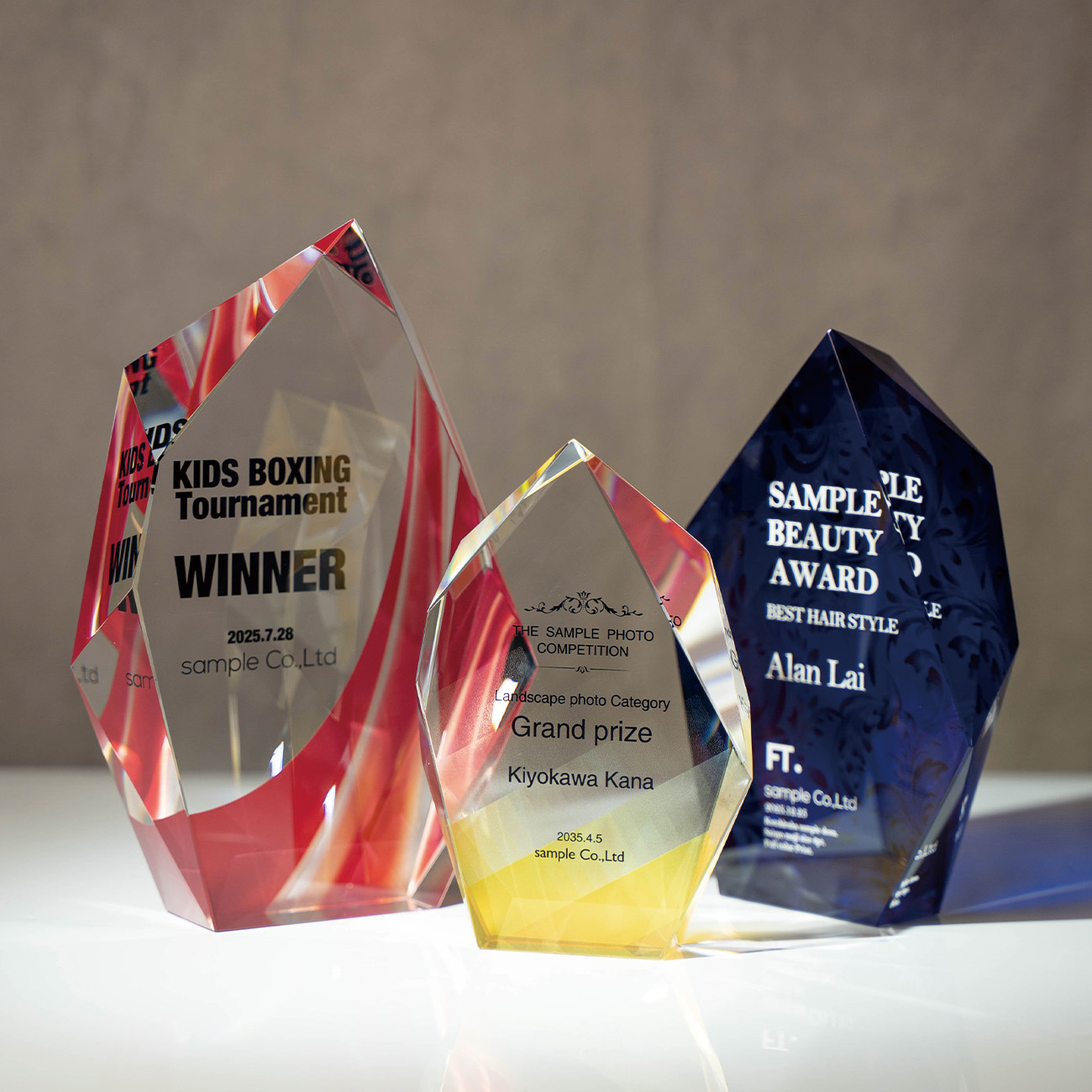 クリスタルトロフィー フルカラー印刷《XC-C-0110》(高さ：21cm 幅