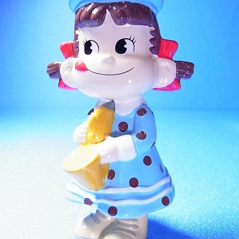 ペコちゃんファミリークラブ限定 ペコちゃんフィギュア (サックス