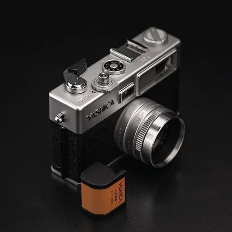 YASHICA digiFilm™ camera Y35 with 6 digiFilm |