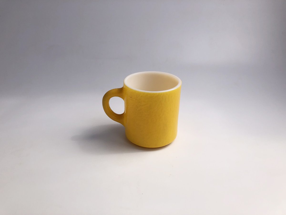 ヘーゼルアトラス ミルクガラスマグ 黄〈古物〉 | 器屋 HAKOBE