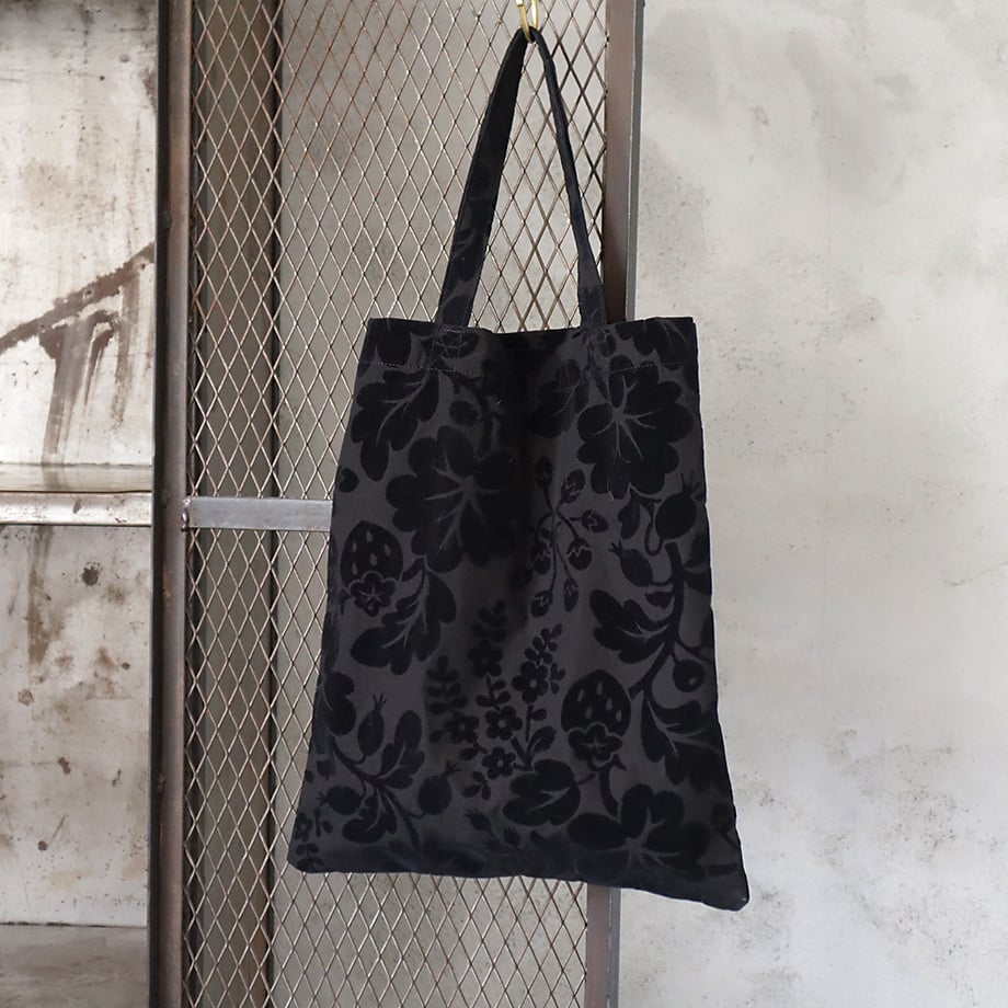 R&D.M.Co- wild berry velvet tote bag (black/nav