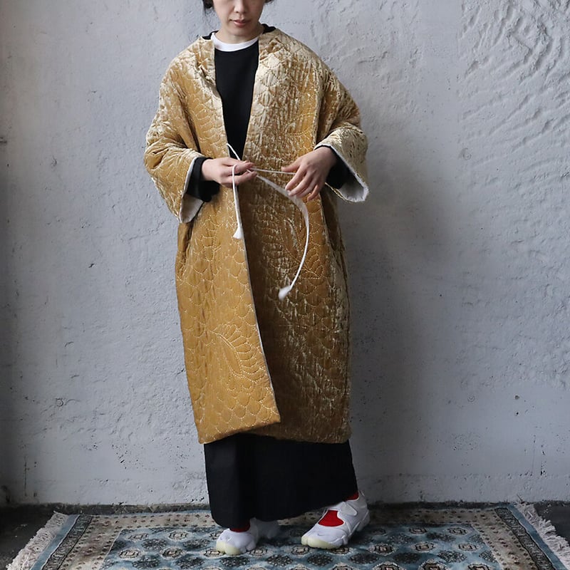TOWAVASE velvet quilt robe (camel) | nii-B |