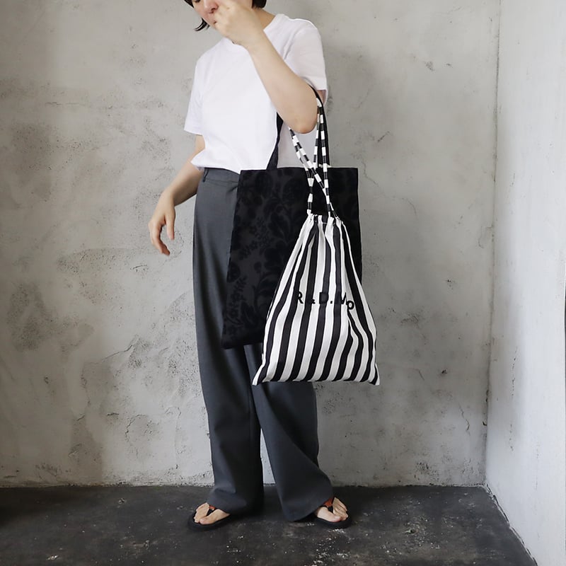 R&D.M.Co- wild berry velvet tote bag (black/nav