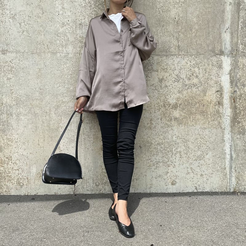 バックギャザーデザインサテンビッグシャツ(モカブラウン) | COPINE