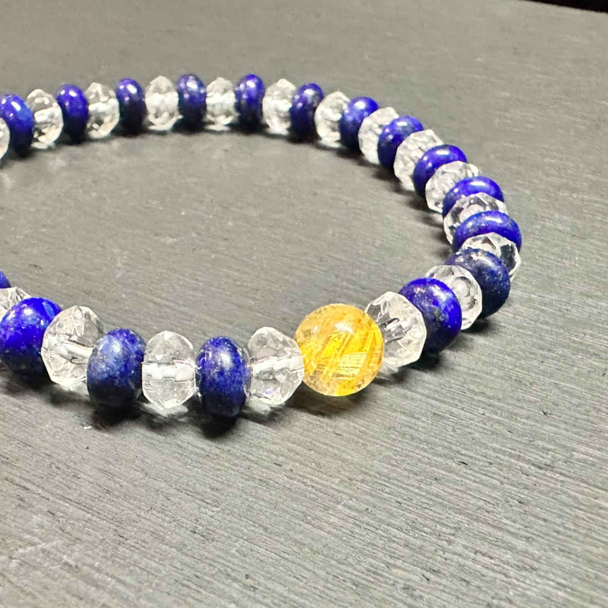 ゴールドルチルとラピスラズリと水晶のブレスレット | うさぎ屋