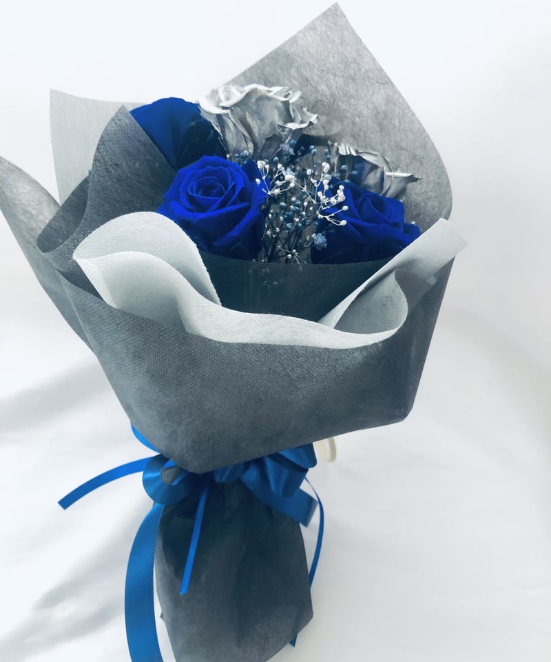 プリザーブドフラワー青とシルバーローズの6輪 花束（花束ラッピング