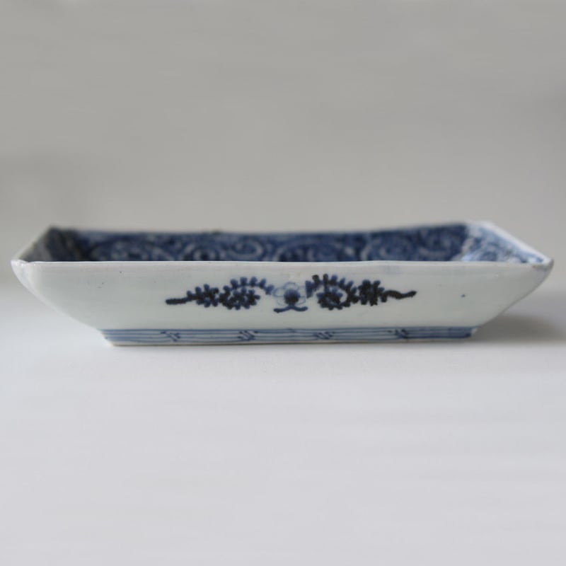 R-161 古伊万里 KOIMARI 蛸唐草牡丹文 長角皿 | imarimaru