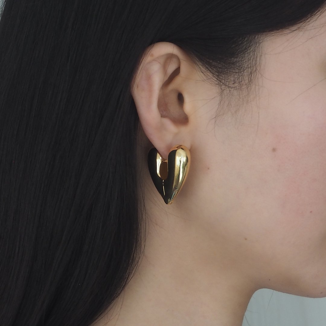 ANNIKA INEZ】HEART HOOPS ラージピアス（ゴールド） | goldand
