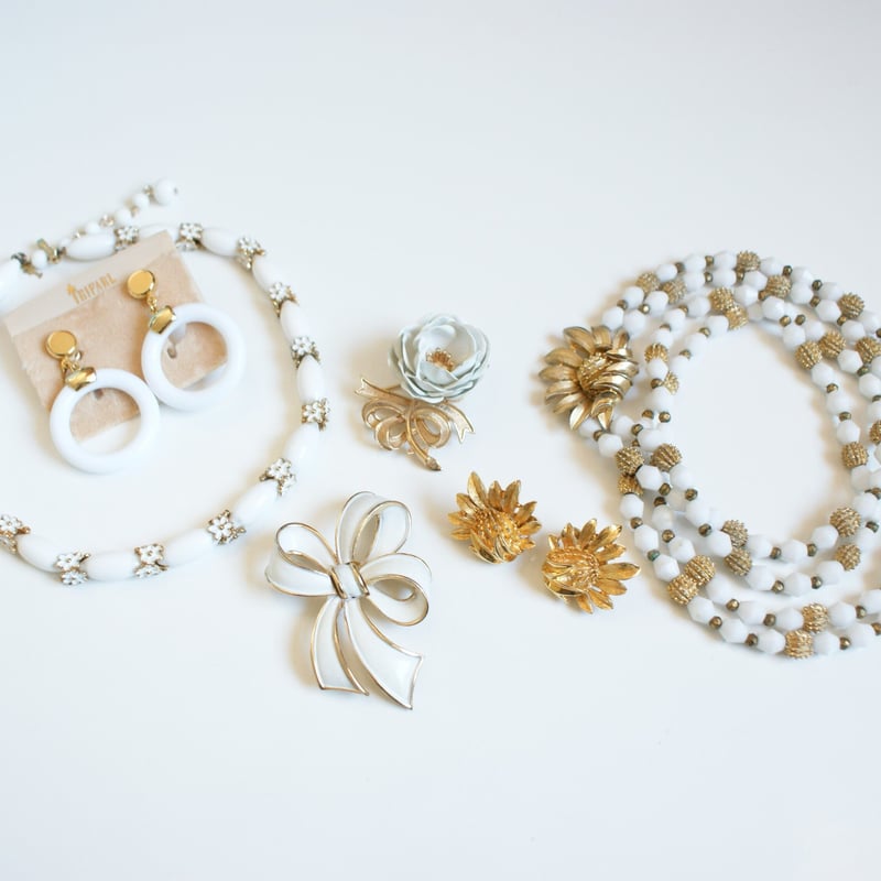 TRIFARIトリファリ ホワイト エナメル リボンブローチ/ ヴィンテージ