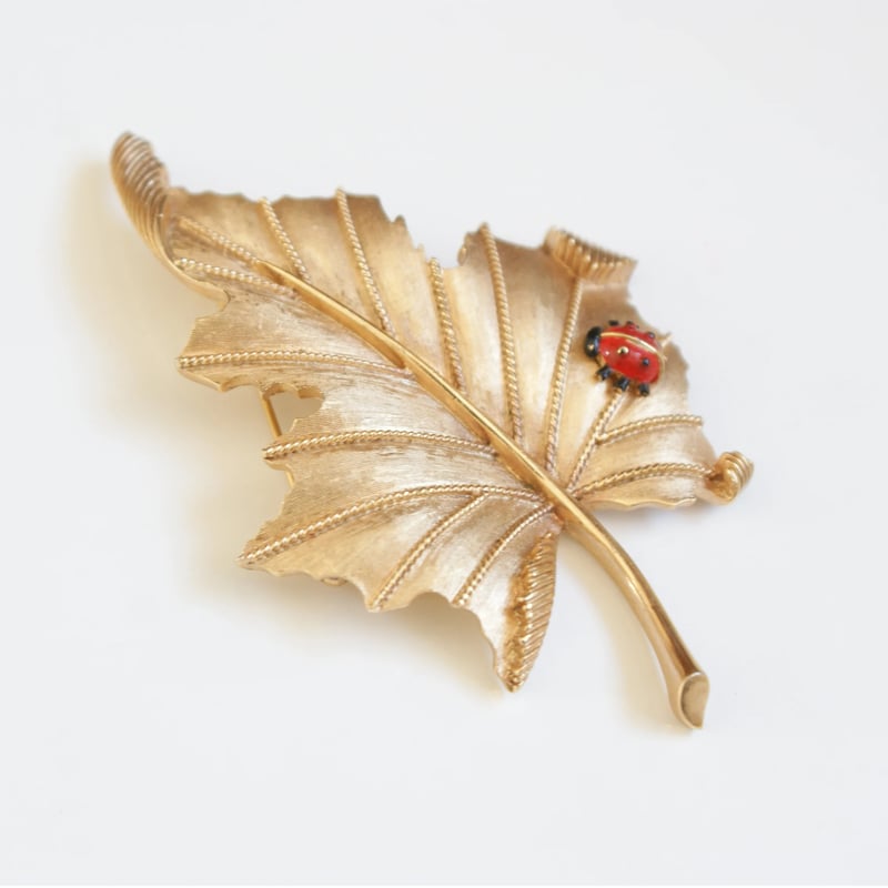TRIFARIトリファリ ゴールド リーフ てんとう虫 ブローチ