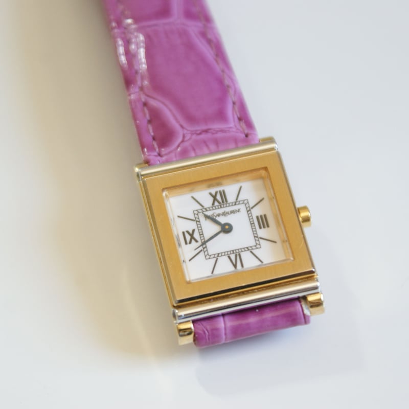 YVES SAINT LAURENTイヴ・サンローラン スクエア ローマ数字フューシャ