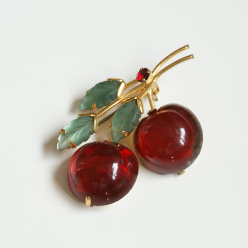 AUSTRIA オーストリア製 レッドガラス チェリー さくらんぼ ブローチ