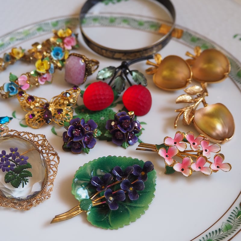 SARAH COVENTRYサラコベントリー アップル りんご ガラス ブローチ