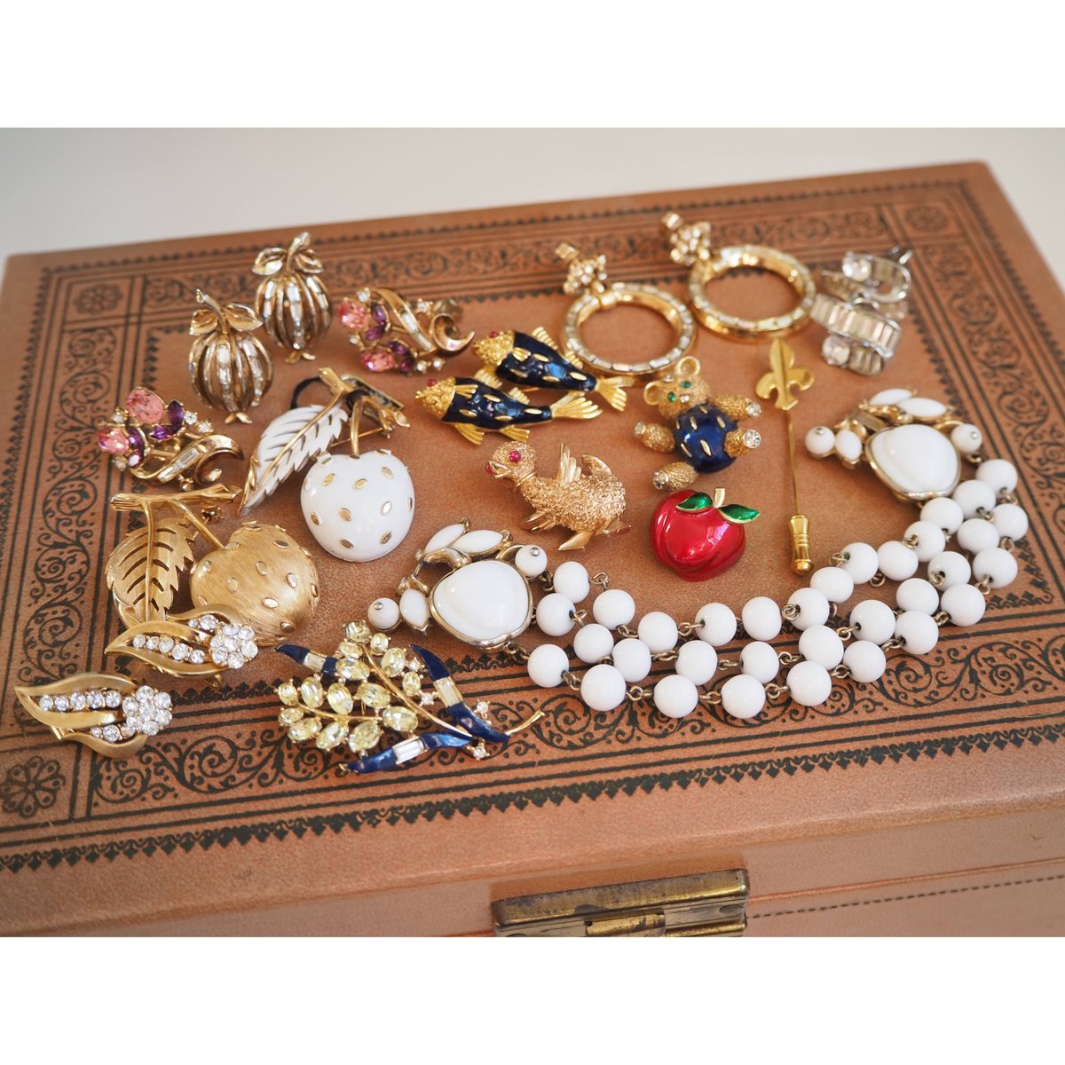 TRIFARIトリファリ / ラインストーン フラワー イヤリング