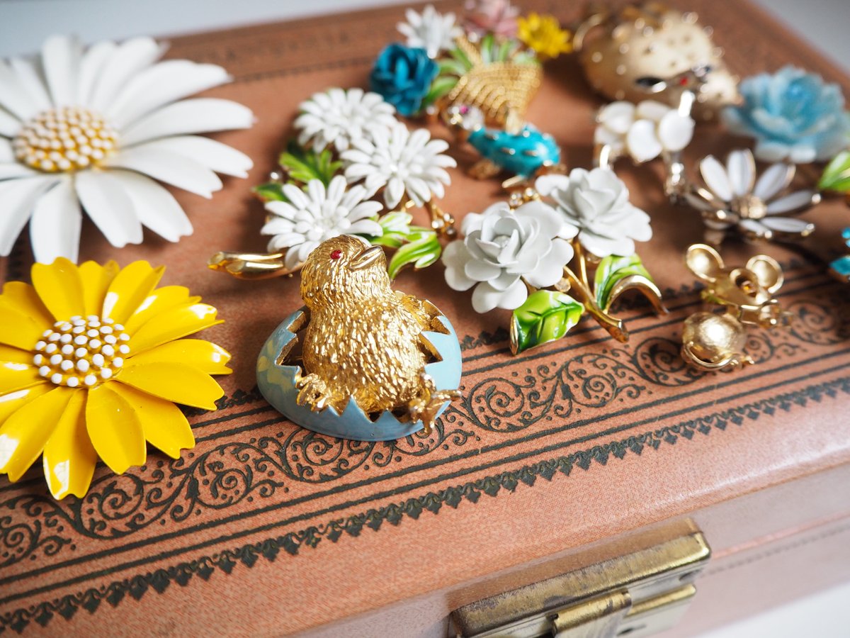 TRIFARIトリファリ ホワイトエナメル ダブルローズ ブローチ