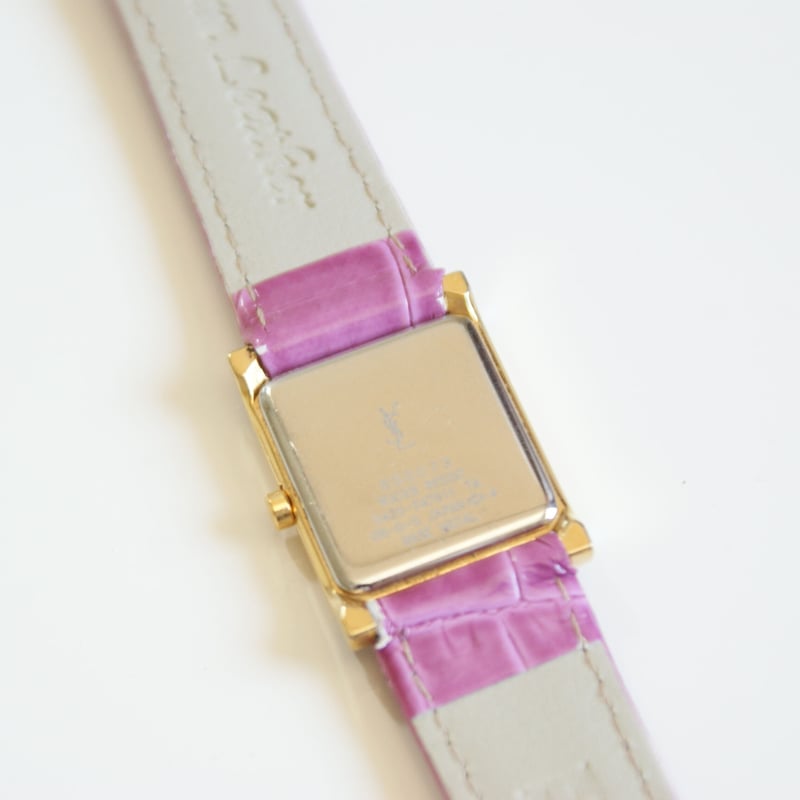 YVES SAINT LAURENTイヴ・サンローラン スクエア ローマ数字フューシャ