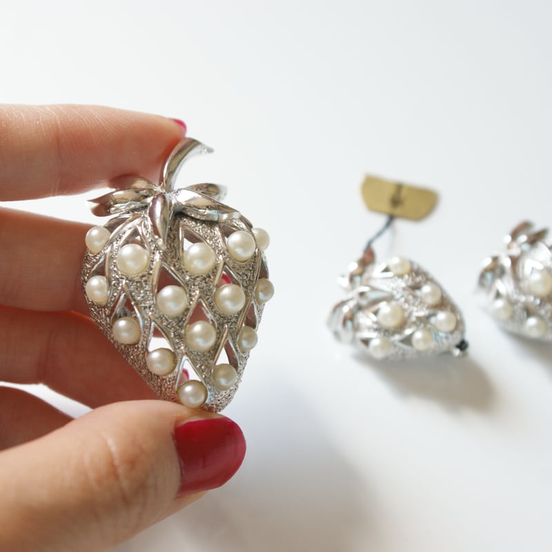 TRIFARIクラウントリファリ いちご シルバー パール ブローチ