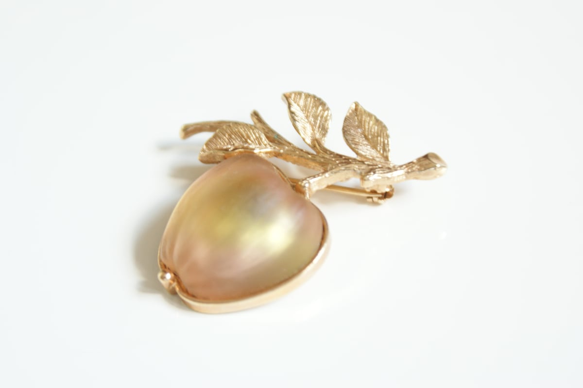 SARAH COVENTRYサラコベントリー アップル りんご ガラス ブローチ