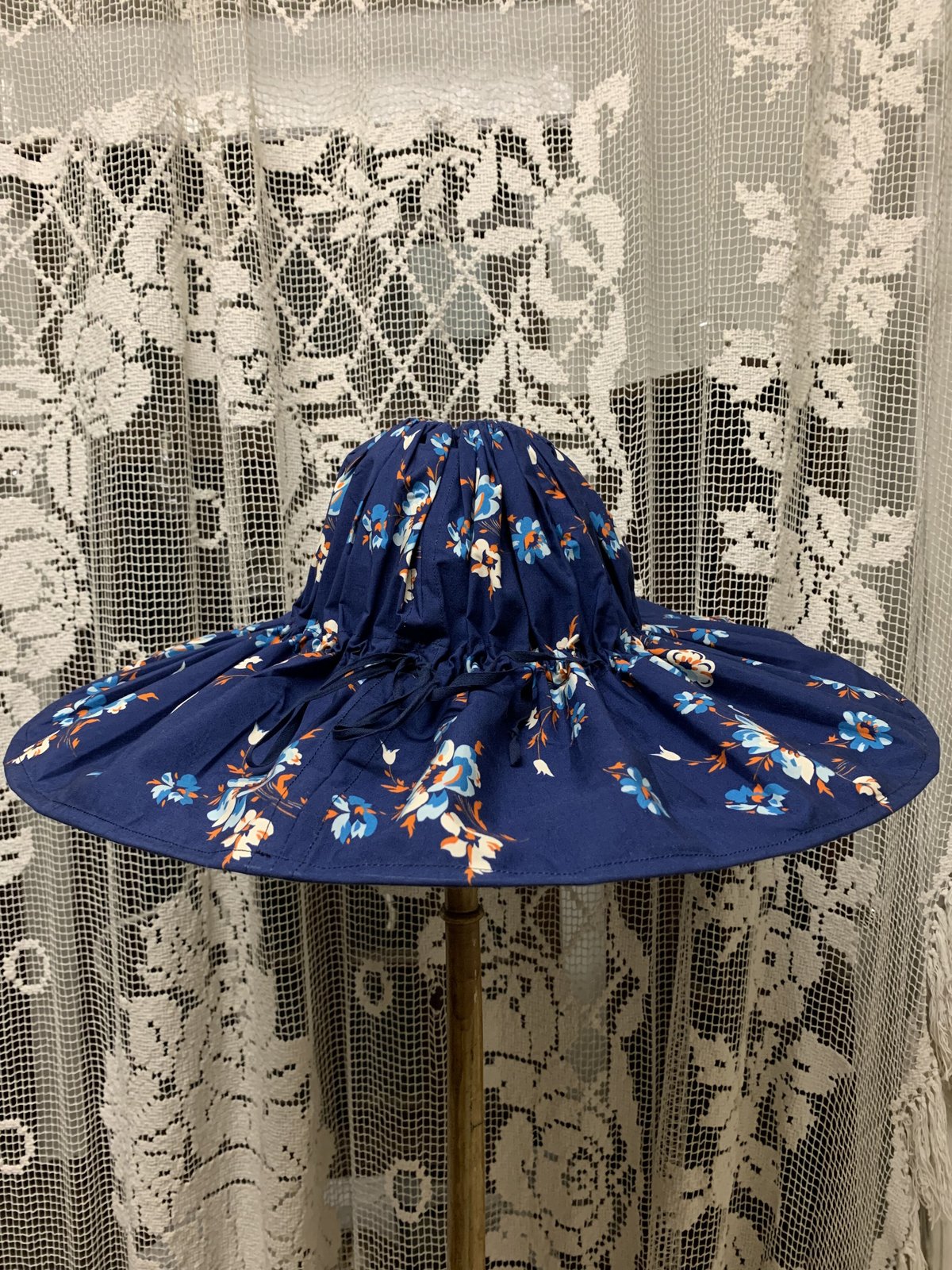 ワイナリーハットブルーフラワー | Sugri Official Online Store