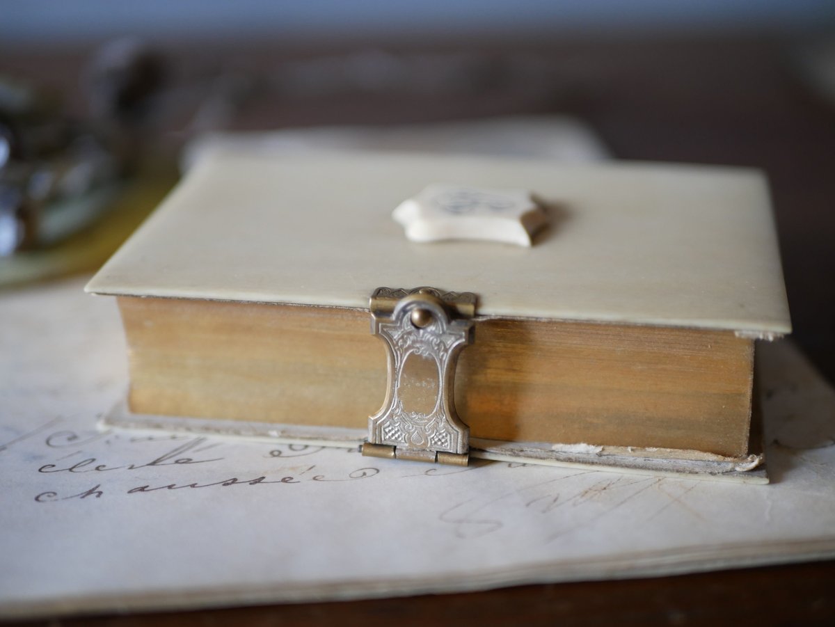 フランスアンティーク 祈祷書 ミセル 聖書 モノグラム アイボリー