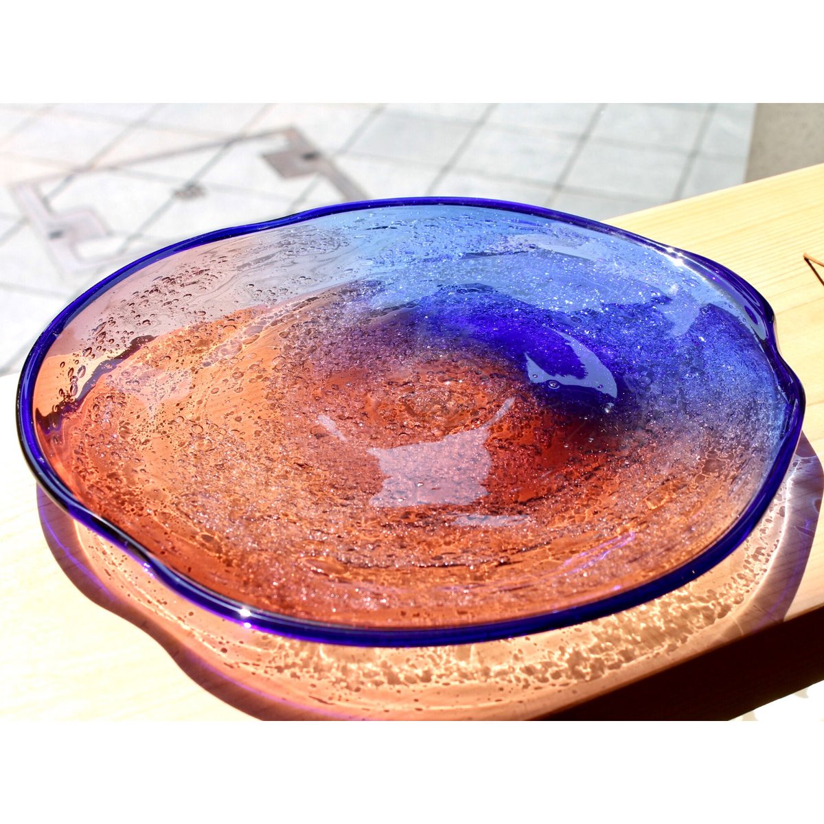 沖縄 琉球ガラス 宙吹きガラス工房虹 稲嶺盛吉氏 白泡二色外大皿