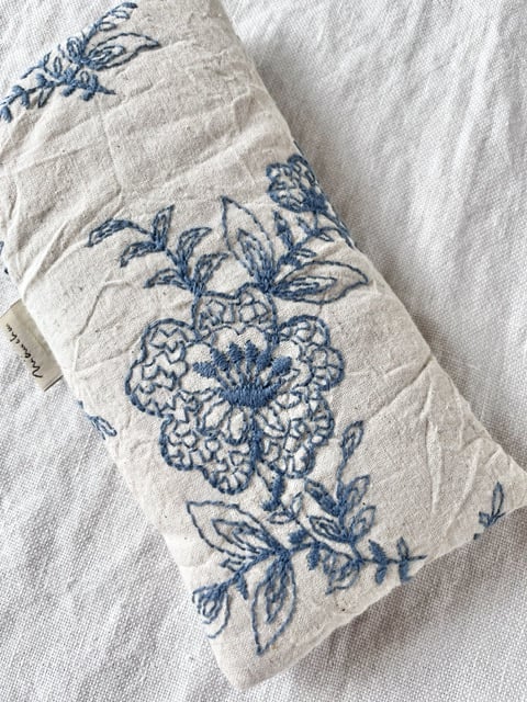 眼鏡ケース リネン 花刺しゅう柄／ブルー花柄 | Anne friendly -アンの
