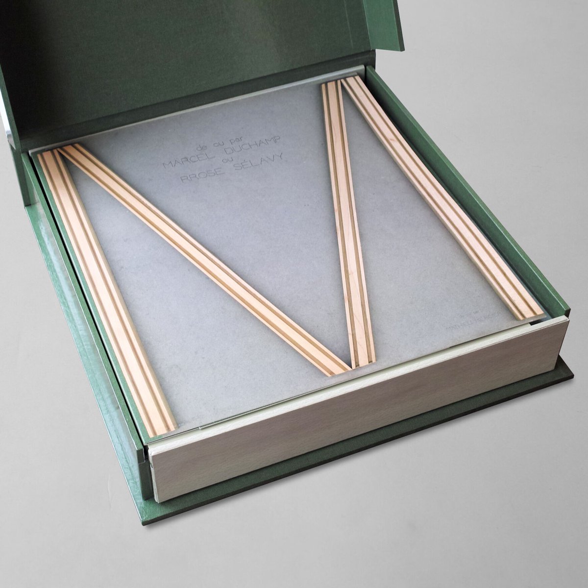 Marcel Duchamp / Boîte-en-valise/museum in a bo