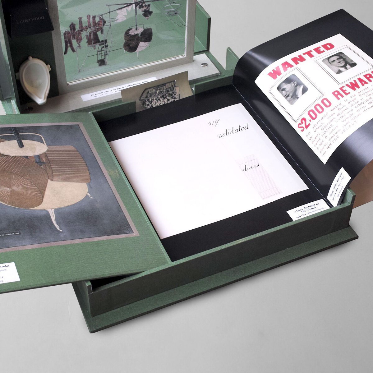 Marcel Duchamp / Boîte-en-valise/museum in a bo