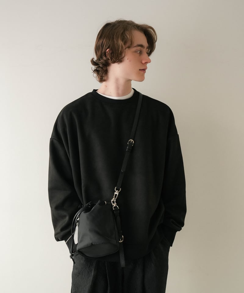 01 LUXURY MATERIAL DRAWSTRING BAG by LIMONTA |